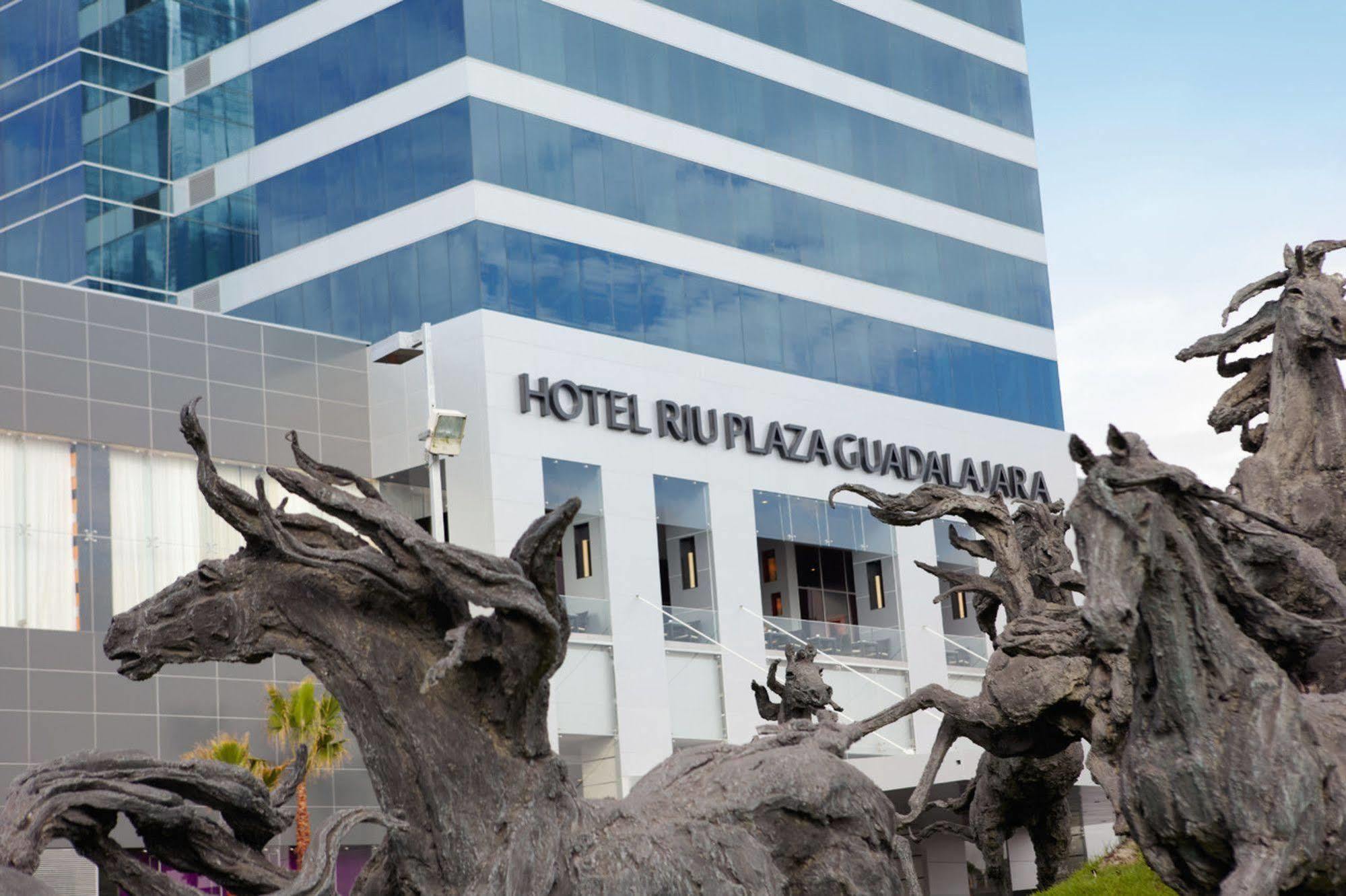 Готель Riu Plaza Гвадалахара Екстер'єр фото
